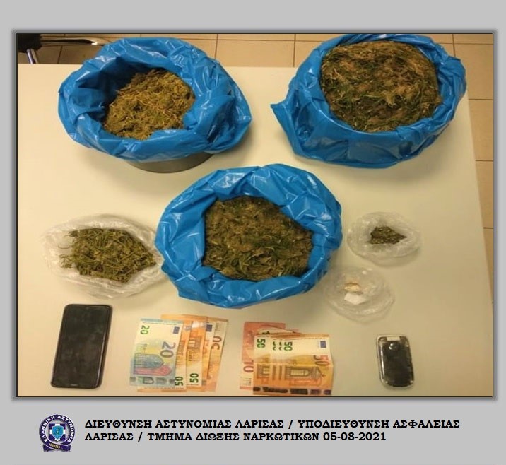 Ο αστυνομικός σκύλος ξετρύπωσε τα ναρκωτικά